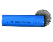 18650 Lithium Ion Polymer Battery - 3.7V 2500mAh - Quarter Size Comparison